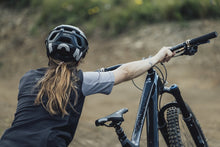 Lade das Bild in den Galerie-Viewer, MTB Jersey Scrub Amp Kurzarm BAT Damen