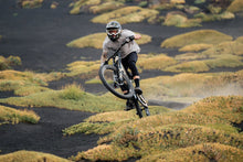 Lade das Bild in den Galerie-Viewer, action_shot