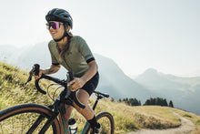 Cargar imagen en el visor de la galería, ION Gravel Jersey VNTR Amp Short Sleeve Women 2024