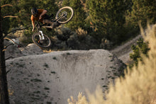 Cargar imagen en el visor de la galería, ION MTB Jersey Scrub Amp BAT Short-Sleeve Men 2024