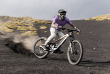 Lade das Bild in den Galerie-Viewer, action_shot