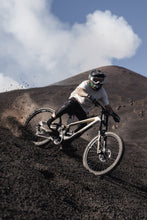 Lade das Bild in den Galerie-Viewer, action_shot