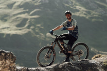 Cargar imagen en el visor de la galería, ION MTB Gloves ION Logo 2024