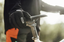 Carica l'immagine nel visualizzatore di Gallery, ION Gloves Scrub AMP 2021