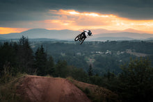 Lade das Bild in den Galerie-Viewer, action_shot