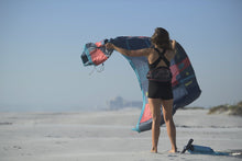 Load image into Gallery viewer, ION Sol Curv Kite Harness Women 2023