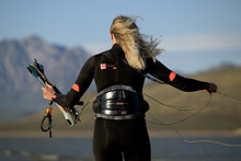Carica l'immagine nel visualizzatore di Gallery, ION Women Wetsuit Amaze Core 5/4 Back Zip 2024