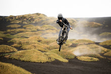 Lade das Bild in den Galerie-Viewer, action_shot