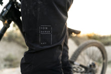 Carica l'immagine nel visualizzatore di Gallery, Pantaloni MTB Scrub Amp BAT da uomo