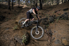 Load image into Gallery viewer, ION Bikeshorts Traze AMP long 2021