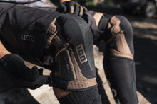 Cargar imagen en el visor de la galería, ION MTB Knee Pads K-Lite Zip 2024