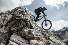 Carica l'immagine nel visualizzatore di Gallery, Guanti MTB Scrub