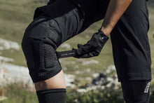Cargar imagen en el visor de la galería, ION MTB Knee Pads K-Lite Zip 2024