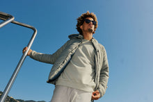 Lade das Bild in den Galerie-Viewer, action_shot