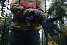 Carica l'immagine nel visualizzatore di Gallery, Guanti MTB imbottiti Shelter Amp Hybrid